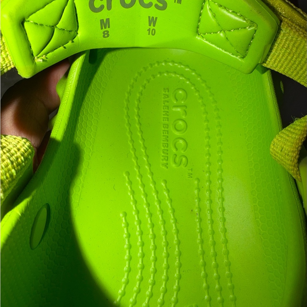 CROCS Neon Lime Green Foam Clogs with Heel Strap - Picture 6 of 6